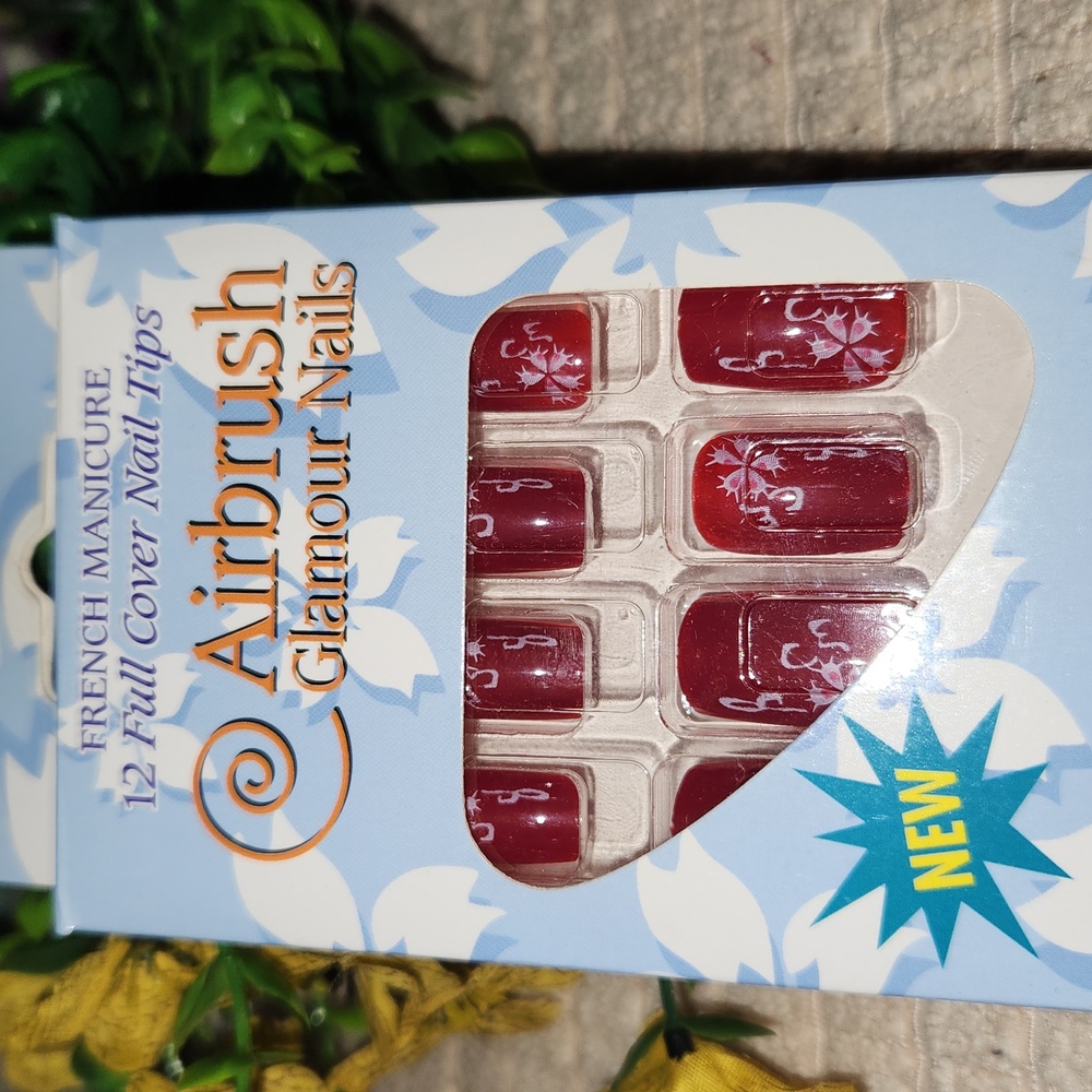 GLAMOUR NAILS - Picture 2 of 3